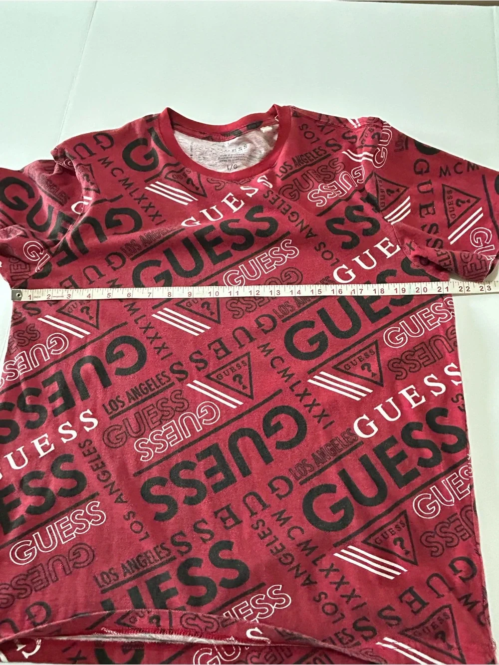 GUESS Men’s Large Red All Over Logo Graphic Tee - Picture 7 of 9